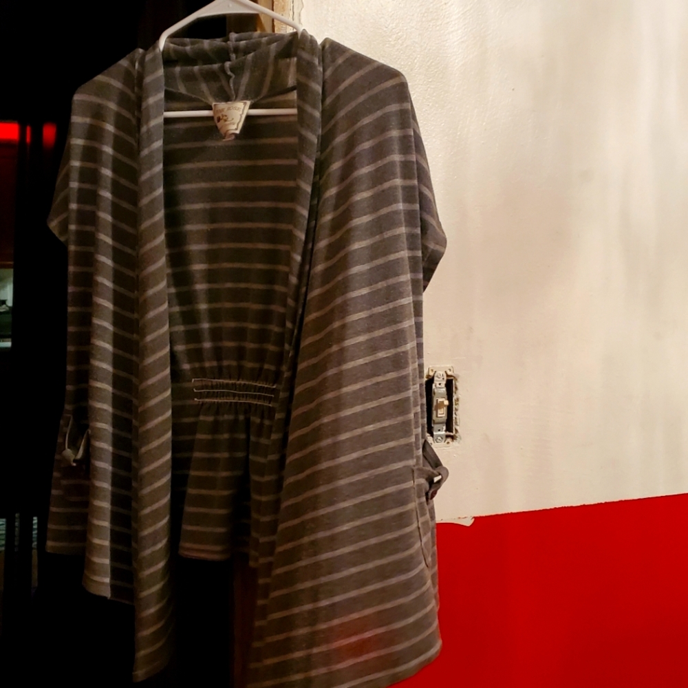 Womens Pink Rose Short Sleeved Sweater Gray n light Gray Stripes (M)